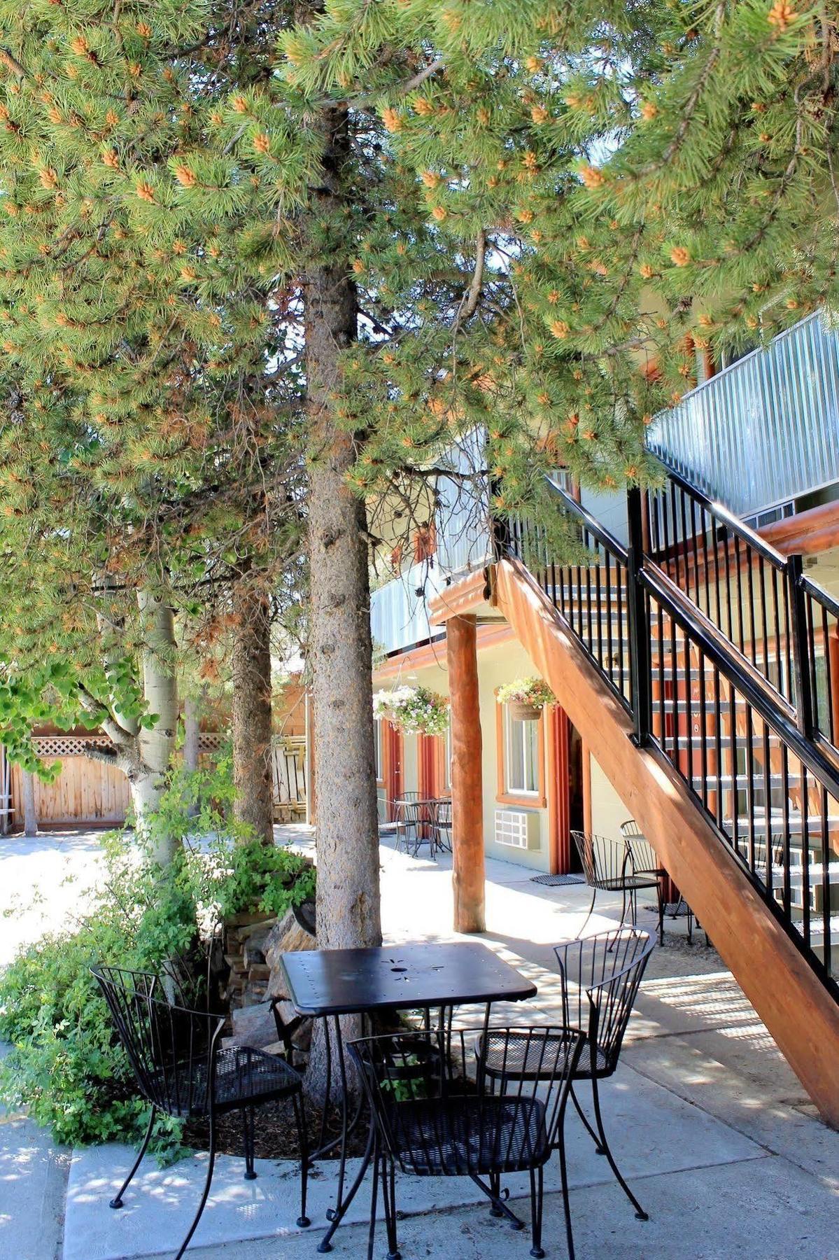 Moose Creek Inn West Yellowstone Exterior foto